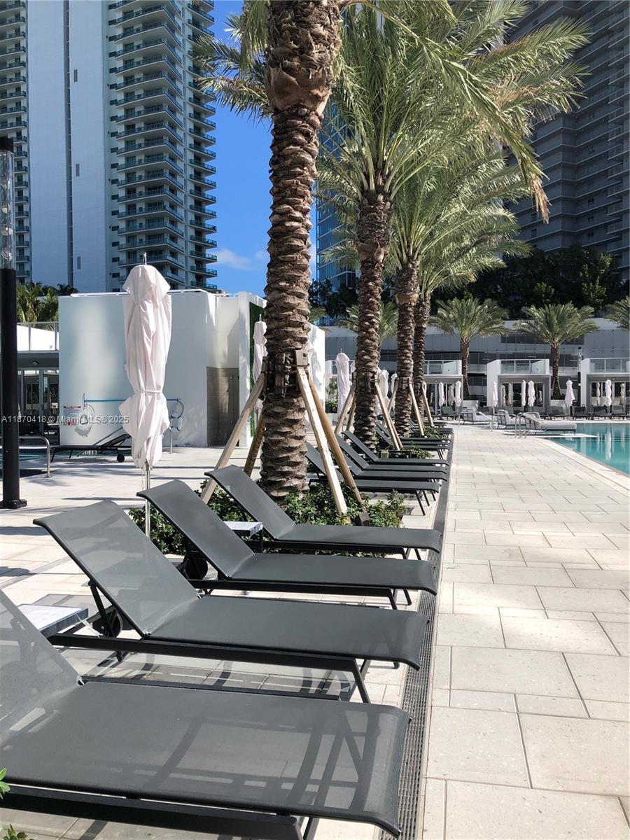 PARAMOUNT MIAMI WORLDCENT - Residential Lease