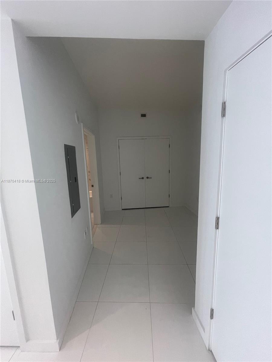 PARAMOUNT MIAMI WORLDCENT - Residential Lease