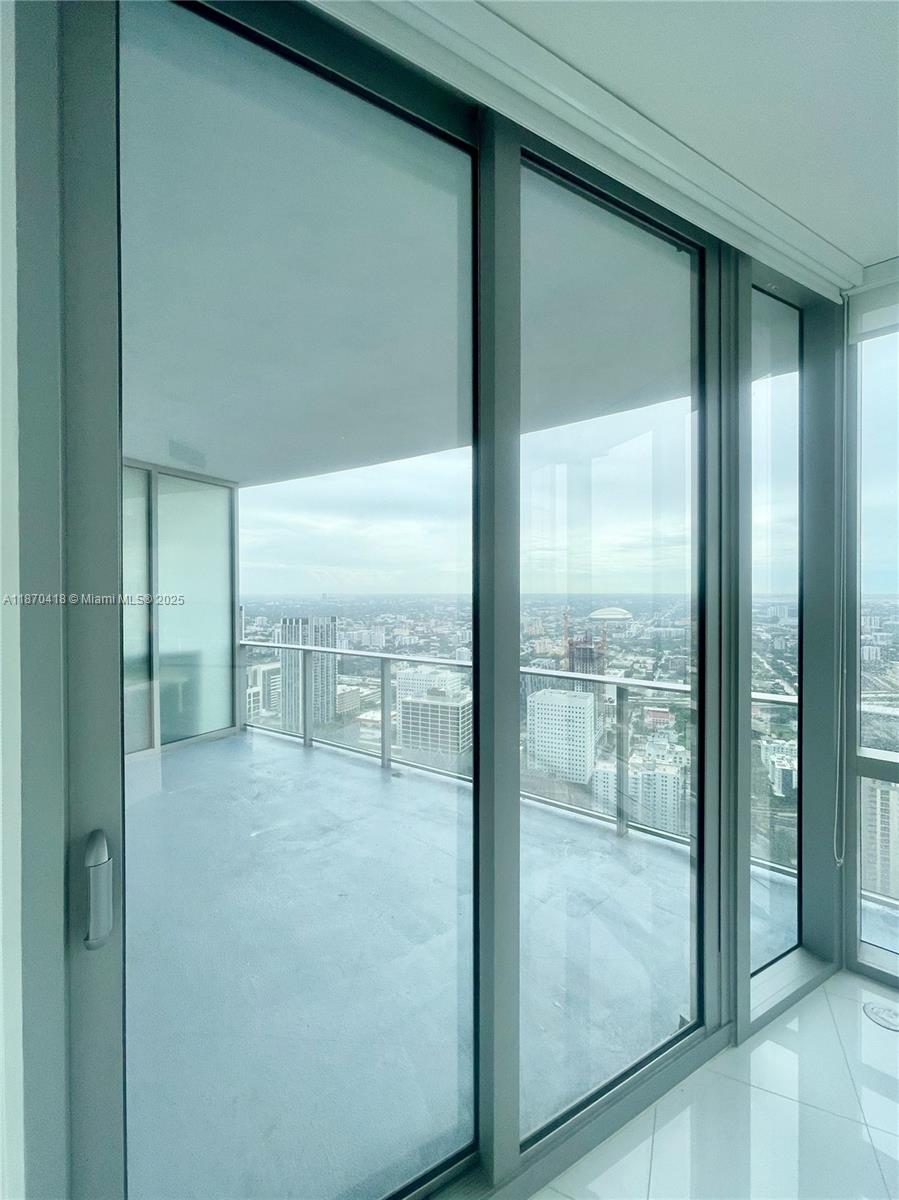 PARAMOUNT MIAMI WORLDCENT - Residential Lease