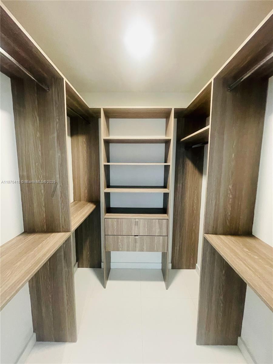 PARAMOUNT MIAMI WORLDCENT - Residential Lease