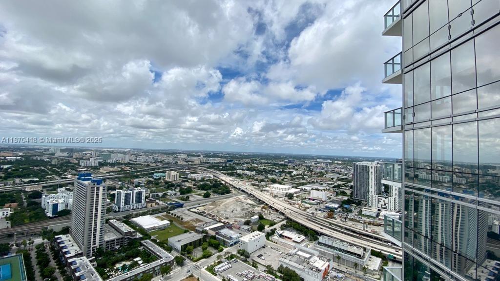 PARAMOUNT MIAMI WORLDCENT - Residential Lease
