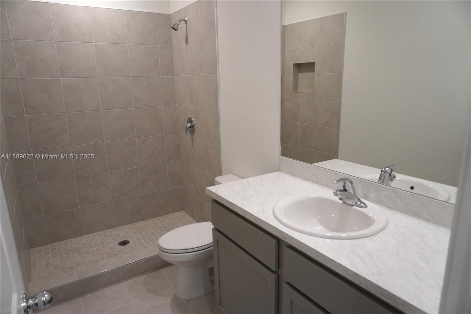 MIAMI LAND AND DEVELOPMEN - Residential Lease