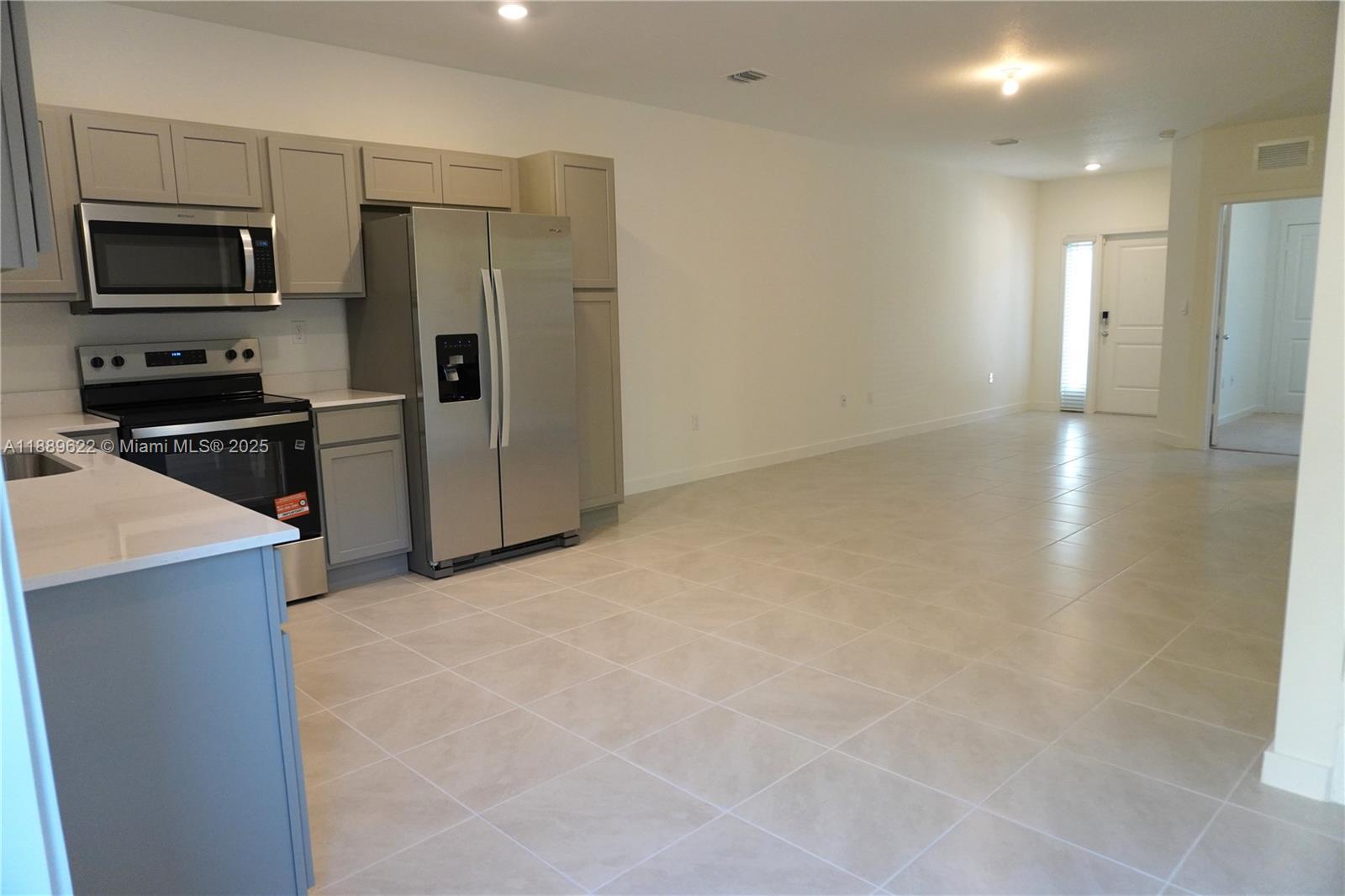 MIAMI LAND AND DEVELOPMEN - Residential Lease