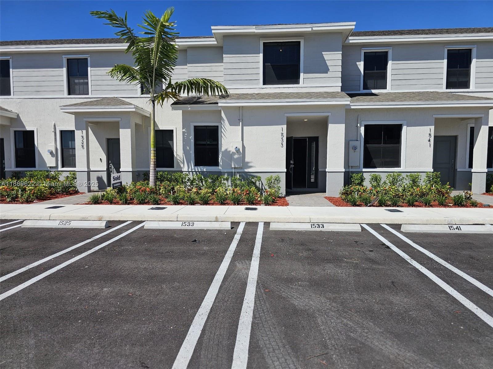 MIAMI LAND AND DEVELOPMEN - Residential Lease
