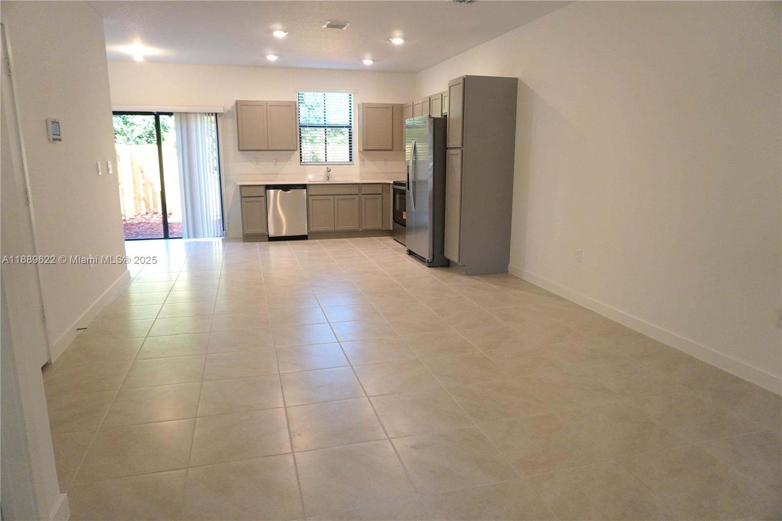 MIAMI LAND AND DEVELOPMEN - Residential Lease