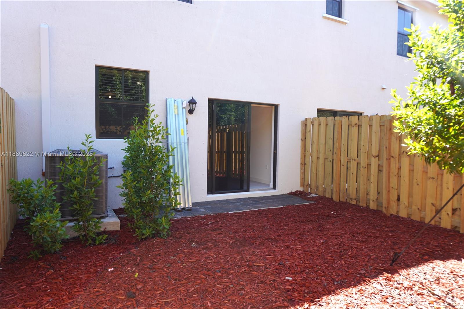 MIAMI LAND AND DEVELOPMEN - Residential Lease