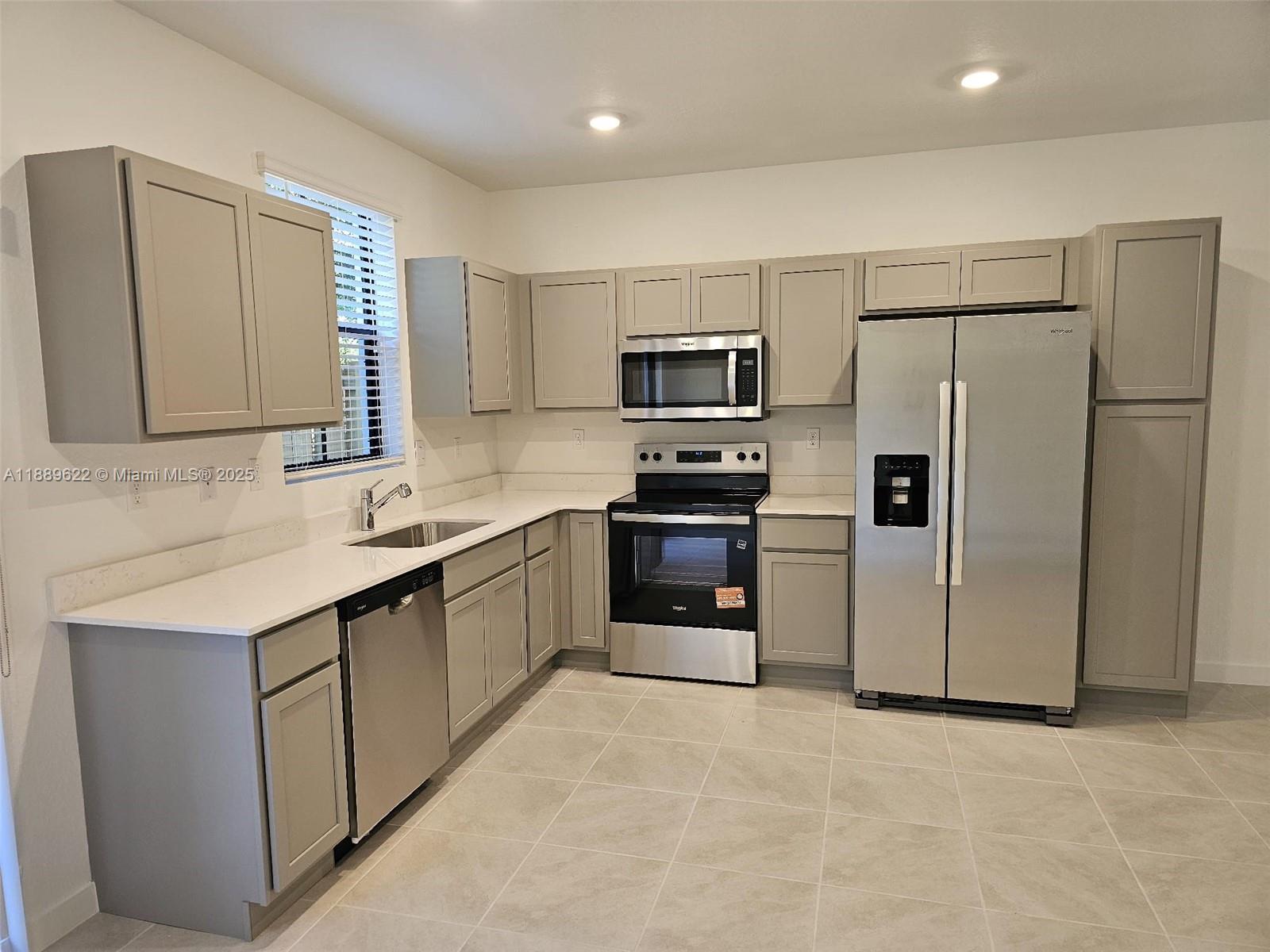 MIAMI LAND AND DEVELOPMEN - Residential Lease