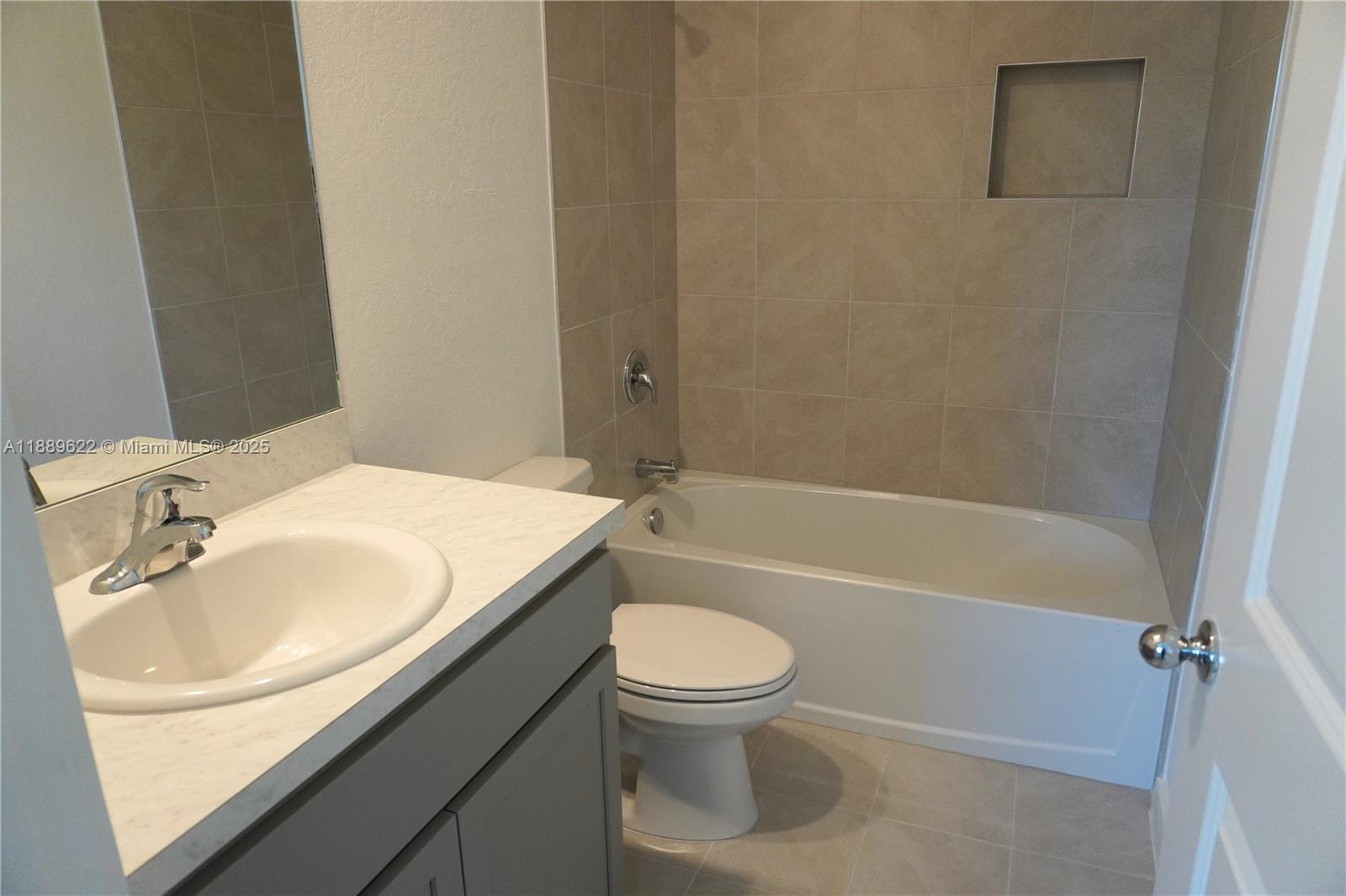 MIAMI LAND AND DEVELOPMEN - Residential Lease