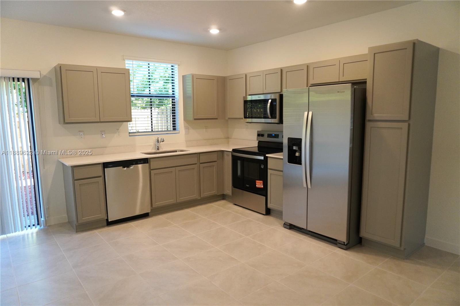 MIAMI LAND AND DEVELOPMEN - Residential Lease