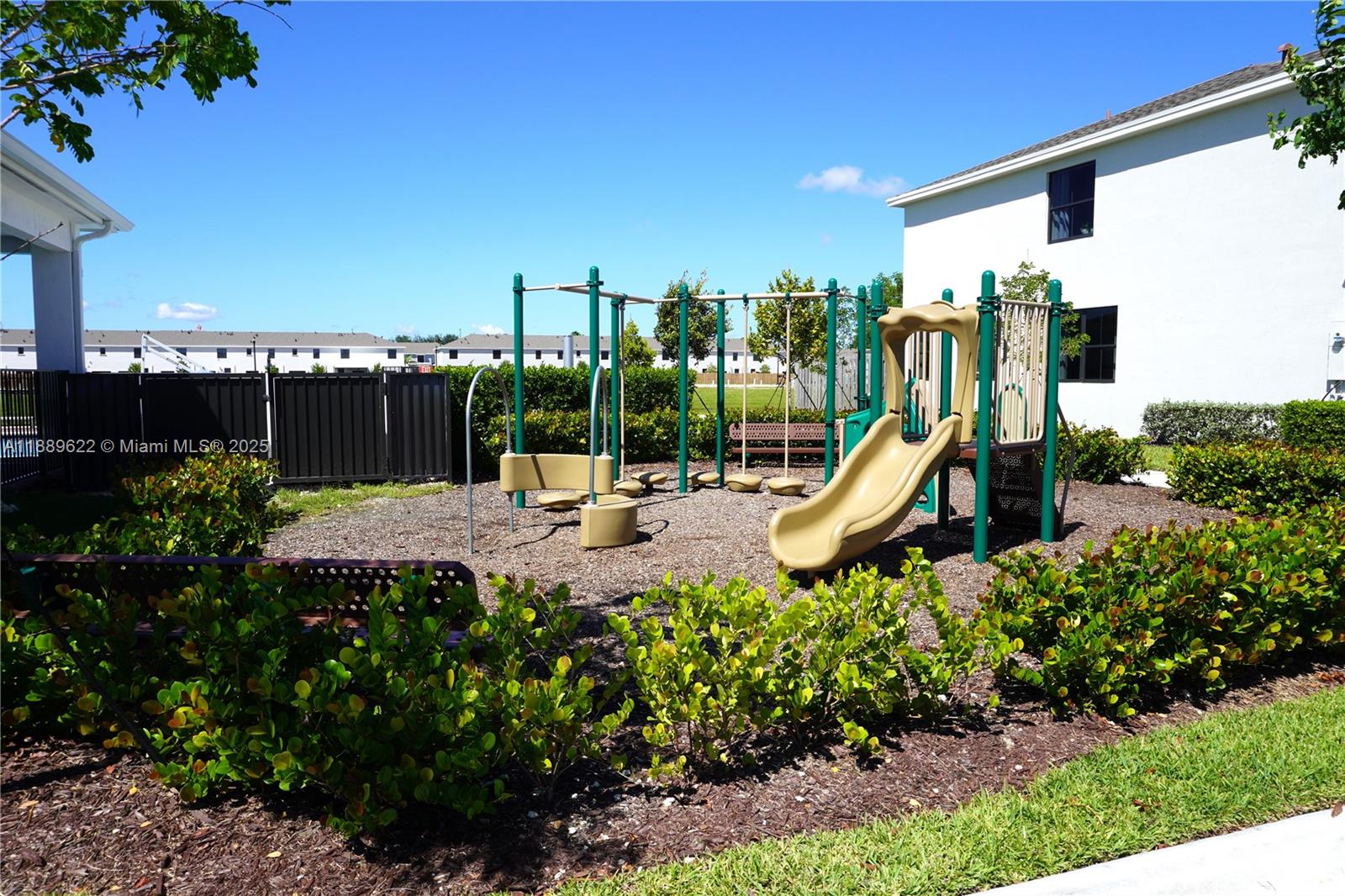 MIAMI LAND AND DEVELOPMEN - Residential Lease