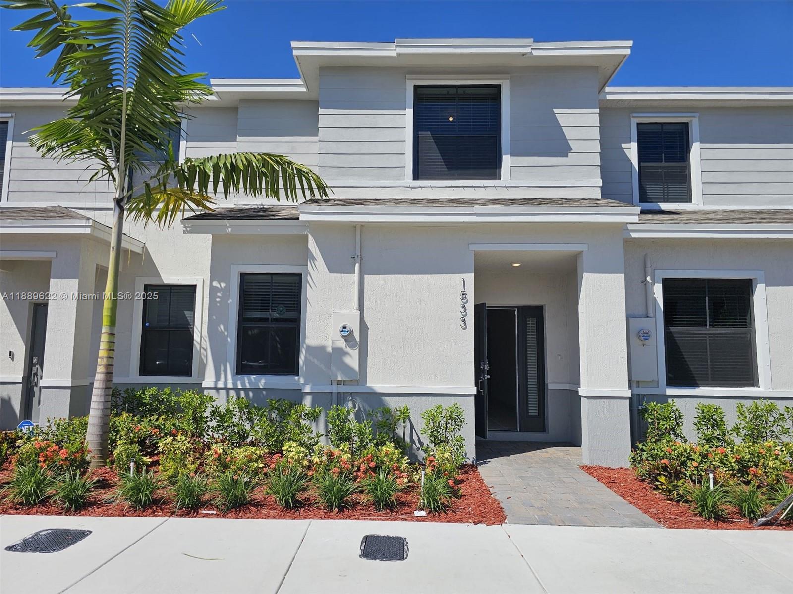 MIAMI LAND AND DEVELOPMEN - Residential Lease