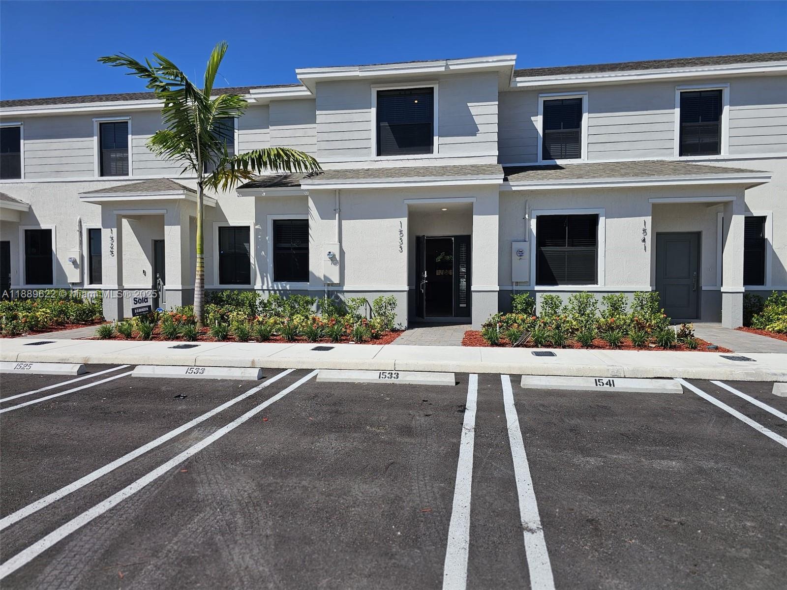 MIAMI LAND AND DEVELOPMEN - Residential Lease