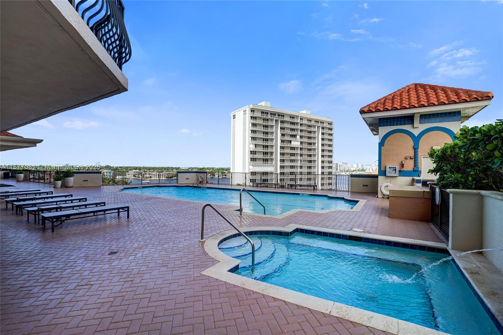 JACKSON TOWER LAS OLAS CO - Residential