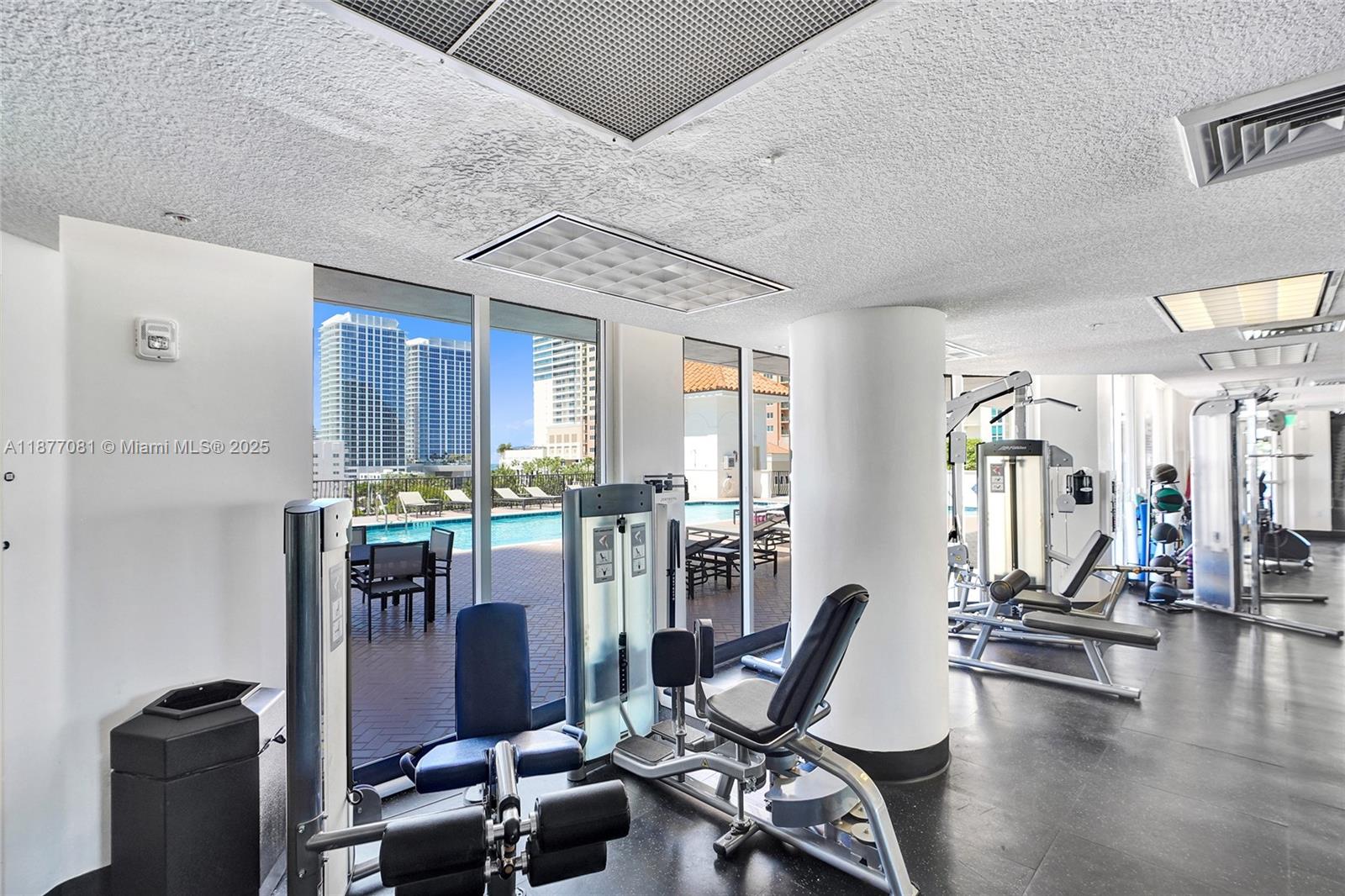 JACKSON TOWER LAS OLAS CO - Residential