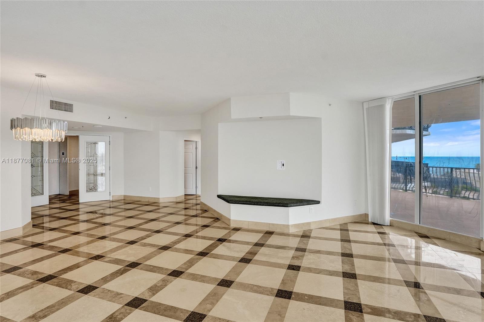 JACKSON TOWER LAS OLAS CO - Residential