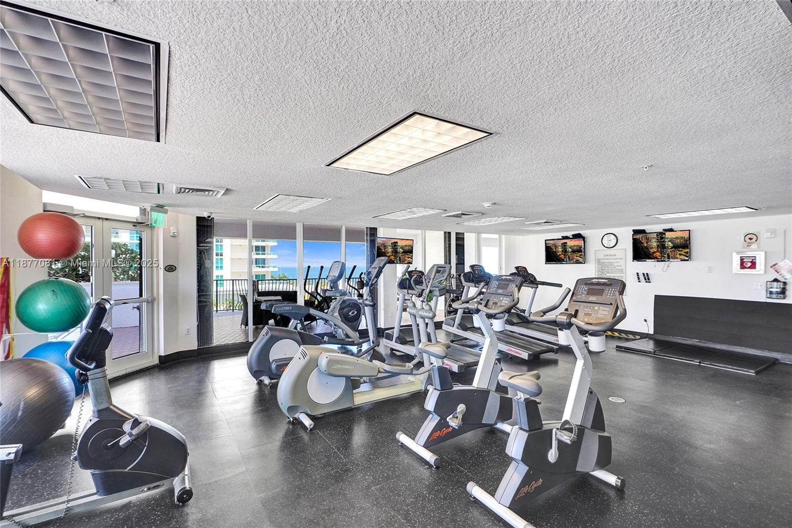 JACKSON TOWER LAS OLAS CO - Residential