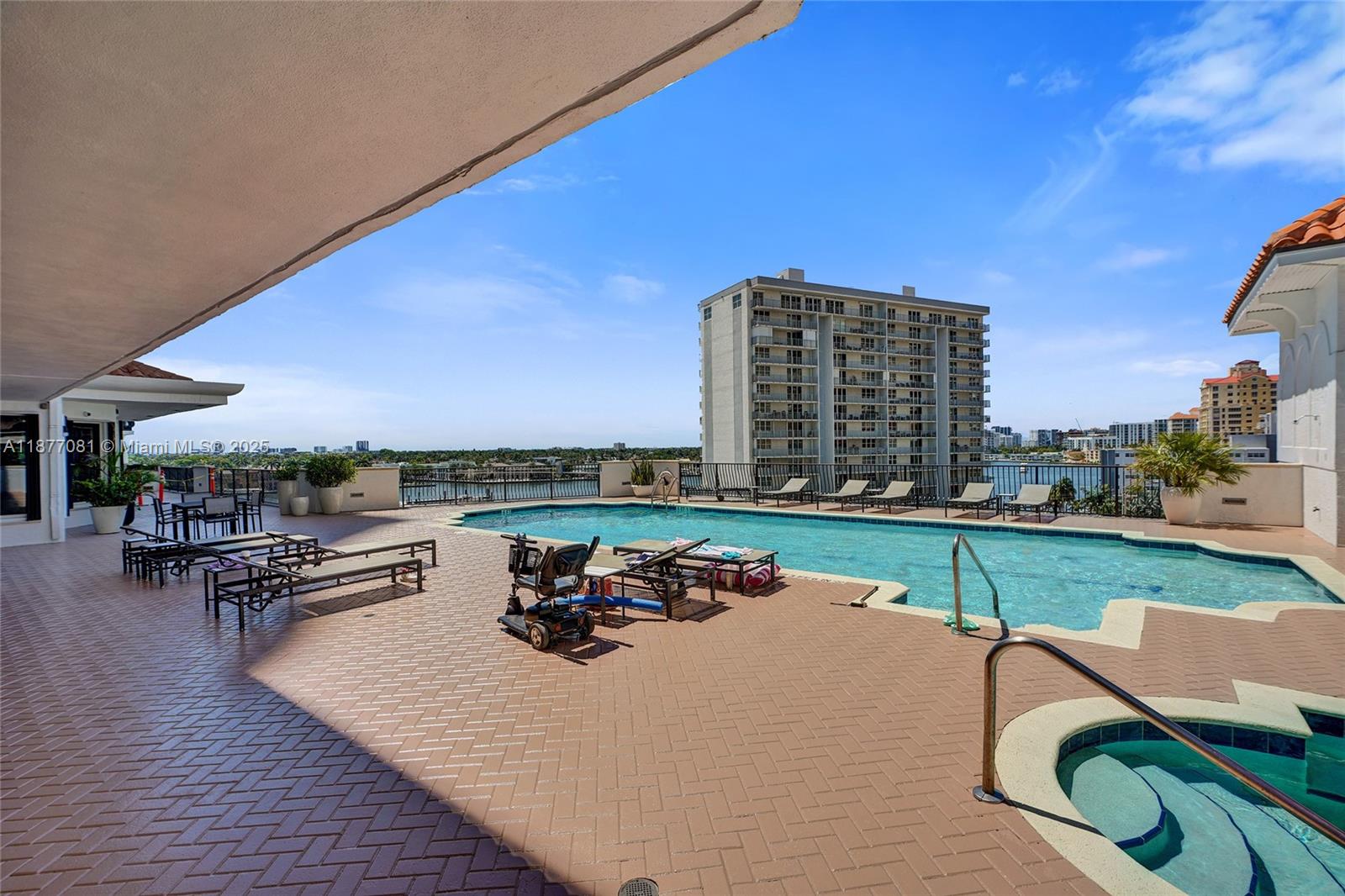 JACKSON TOWER LAS OLAS CO - Residential