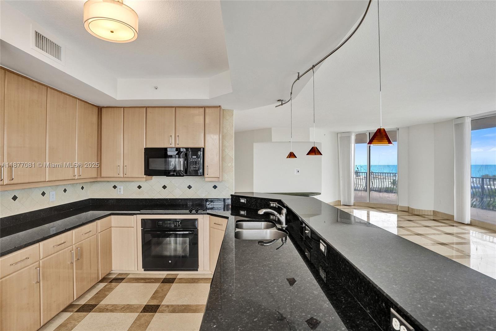 JACKSON TOWER LAS OLAS CO - Residential