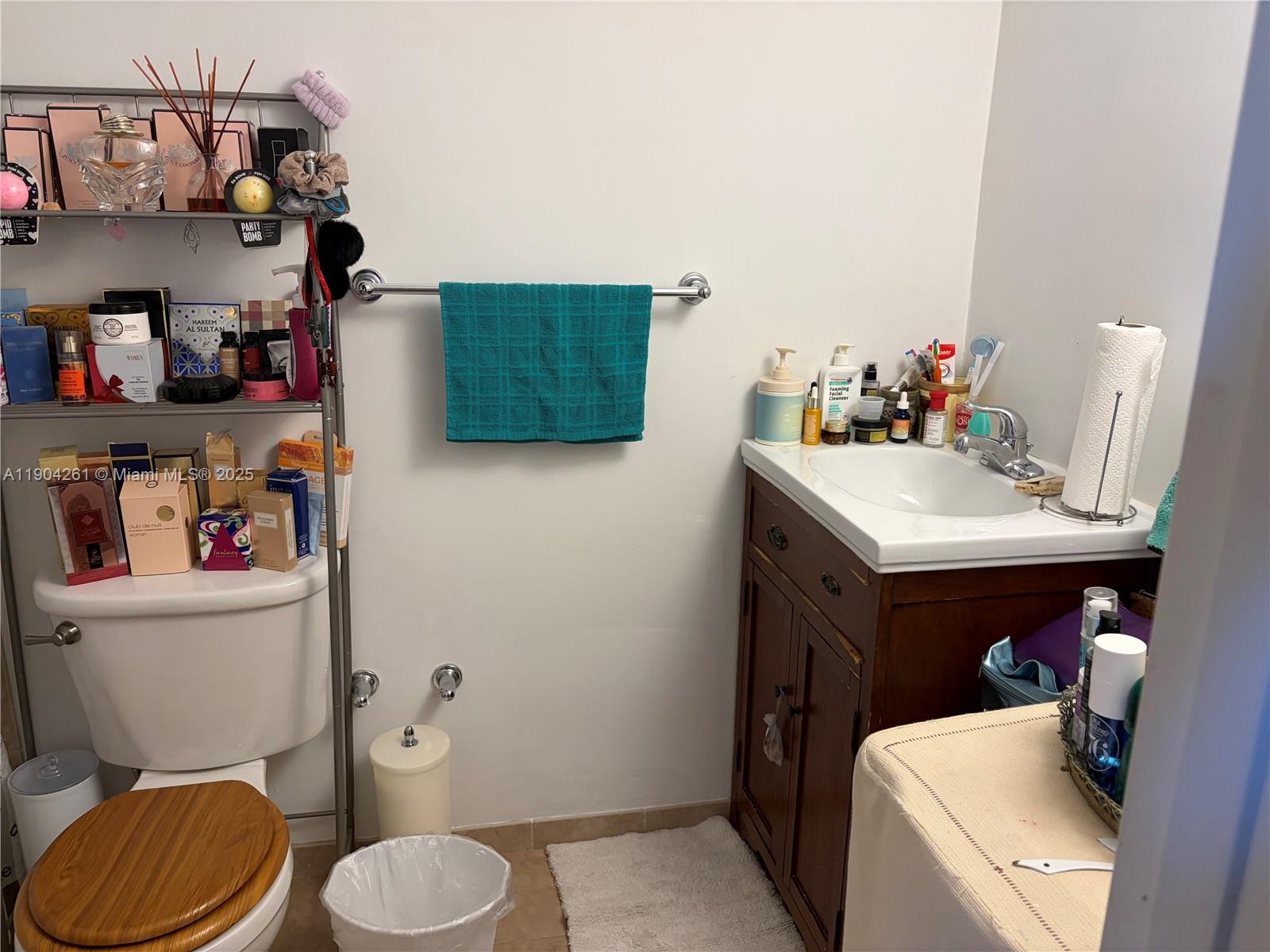 FIFTH MOORINGS CONDO - Residential