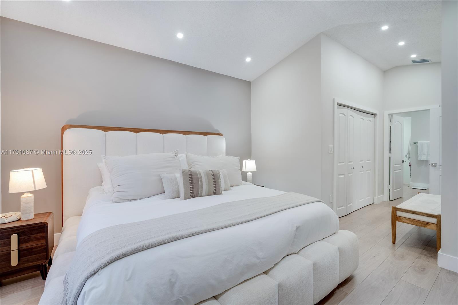 DORAL LANDINGS EAST - Residential