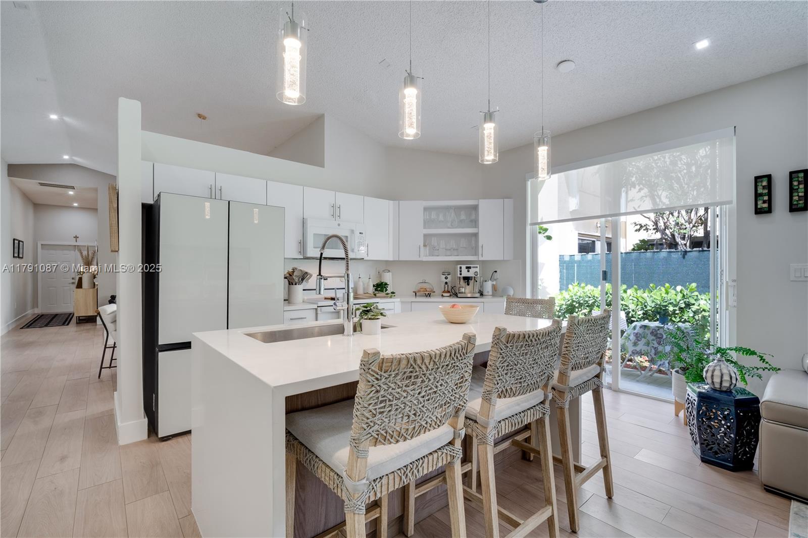 DORAL LANDINGS EAST - Residential