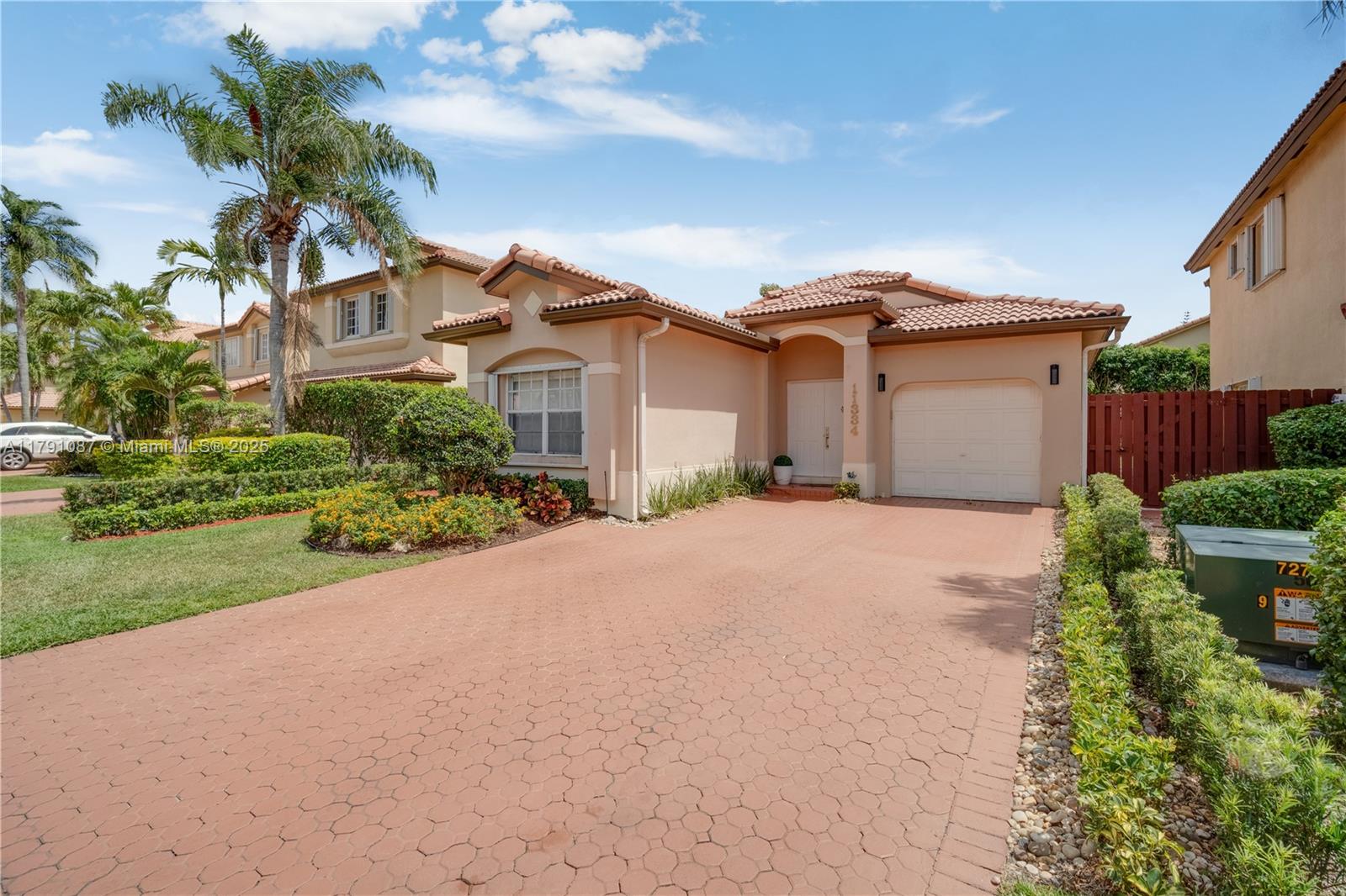 DORAL LANDINGS EAST - Residential
