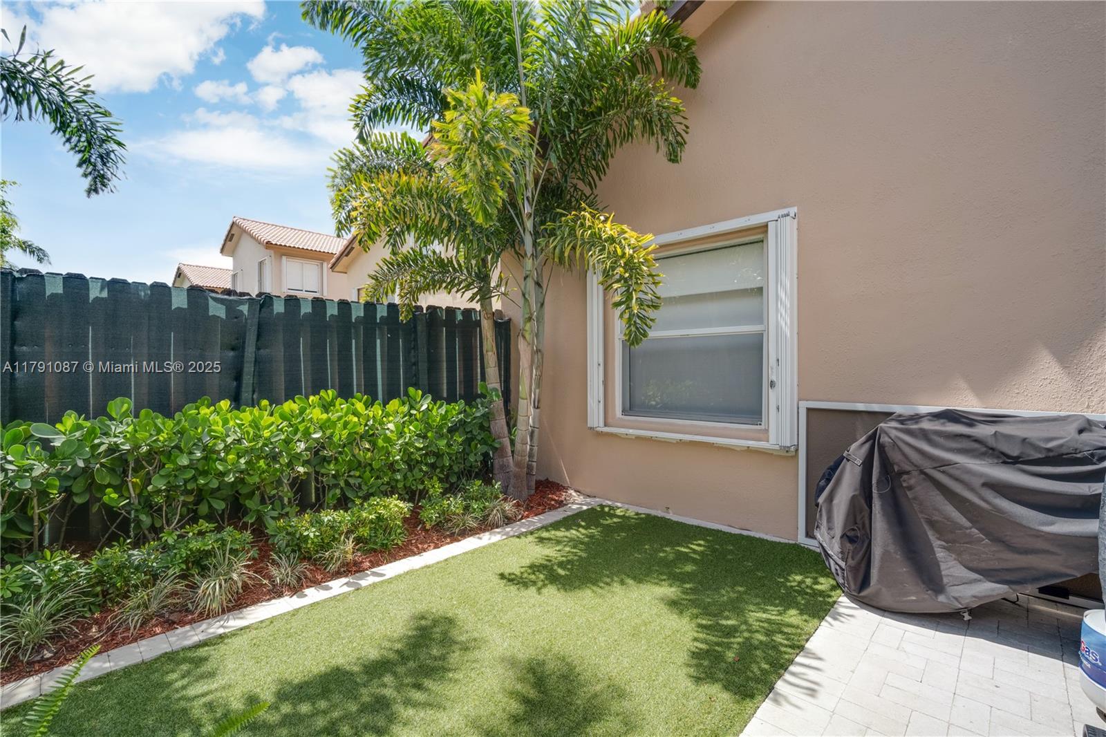 DORAL LANDINGS EAST - Residential