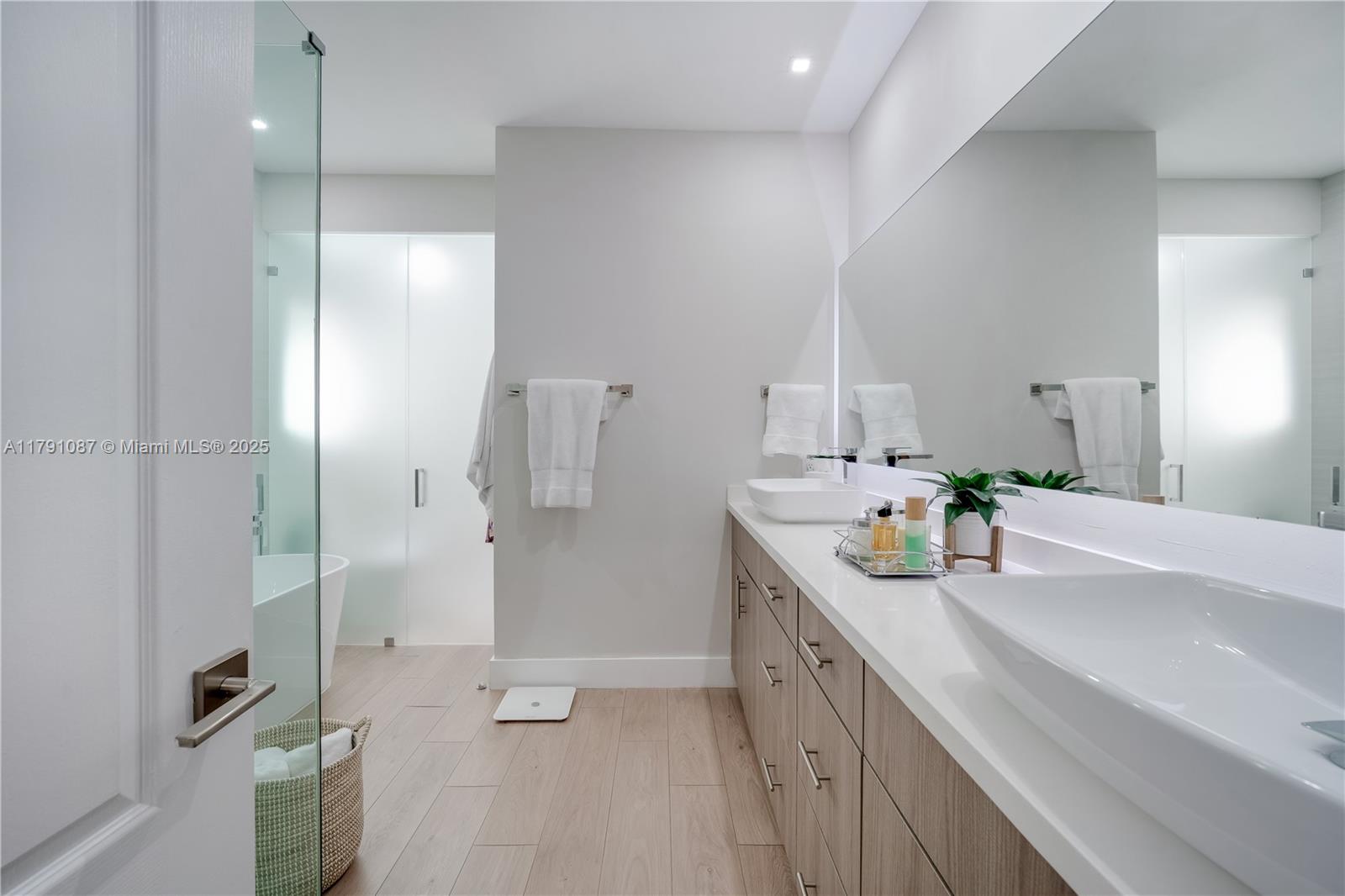 DORAL LANDINGS EAST - Residential