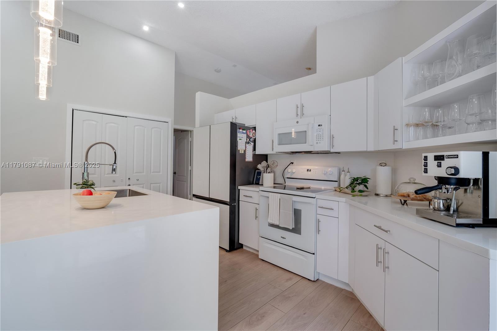 DORAL LANDINGS EAST - Residential