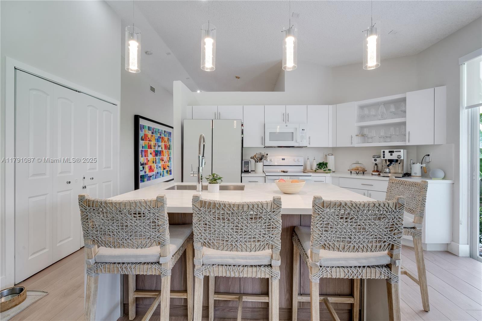 DORAL LANDINGS EAST - Residential