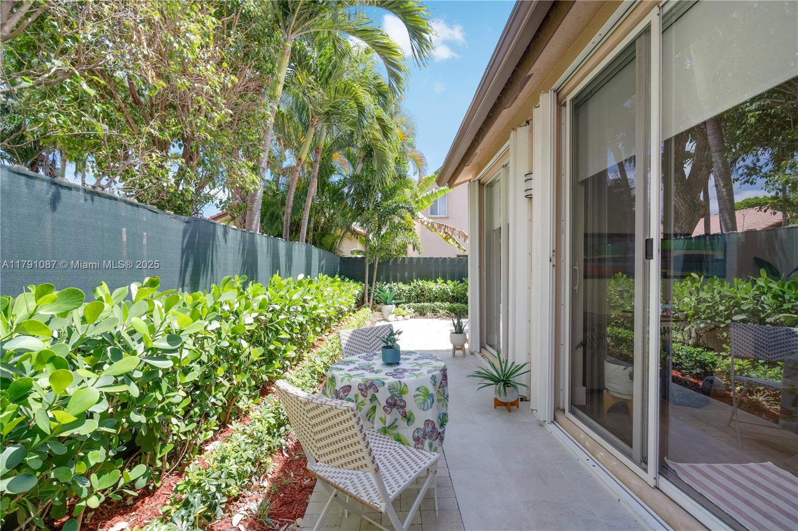 DORAL LANDINGS EAST - Residential
