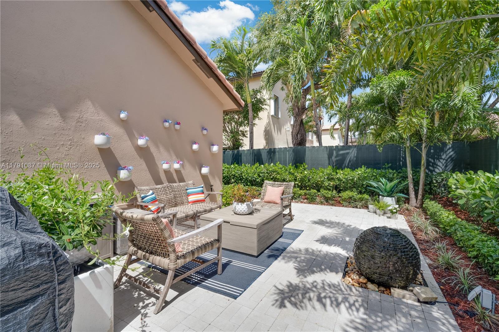 DORAL LANDINGS EAST - Residential