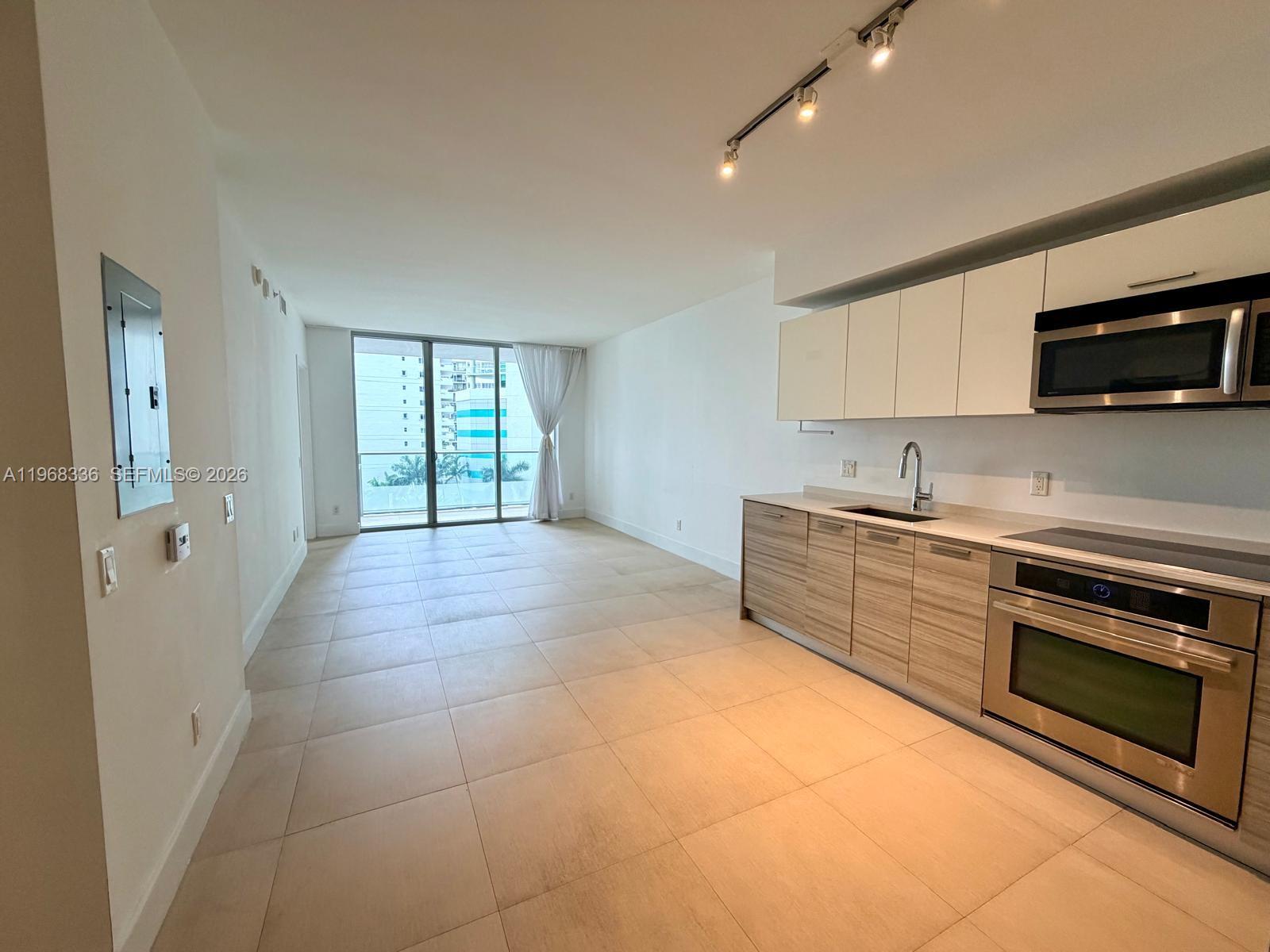 1300 Brickell Bay Dr 607