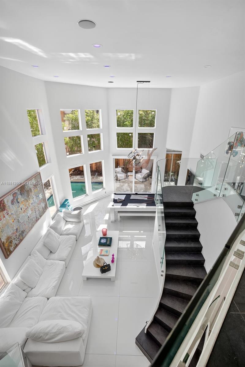 ISLAND WAY - Residential