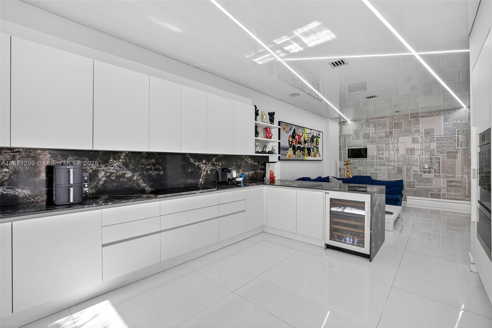 ISLAND WAY - Residential