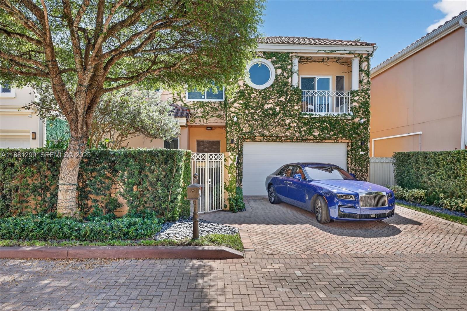 ISLAND WAY - Residential