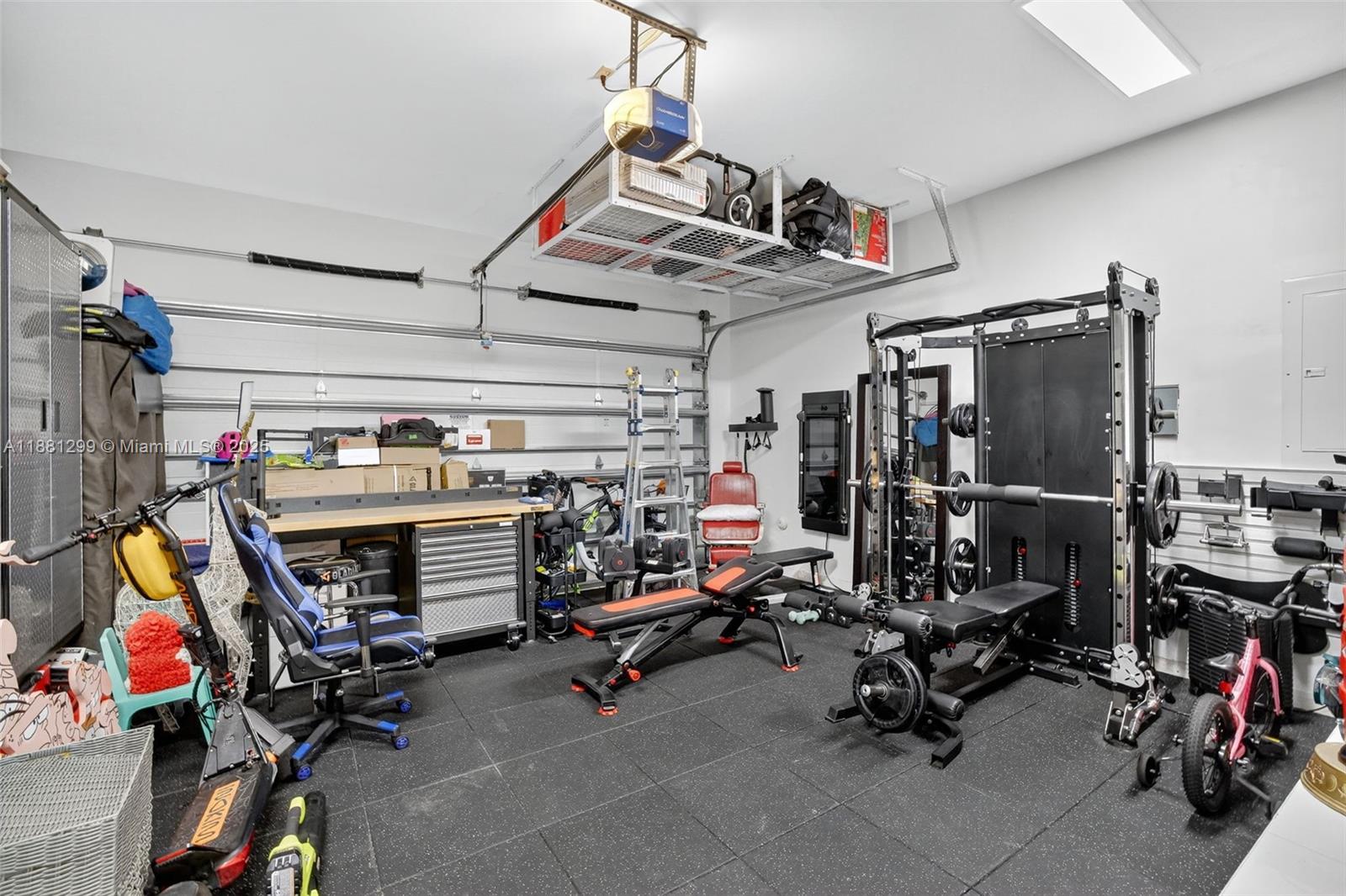 ISLAND WAY - Residential