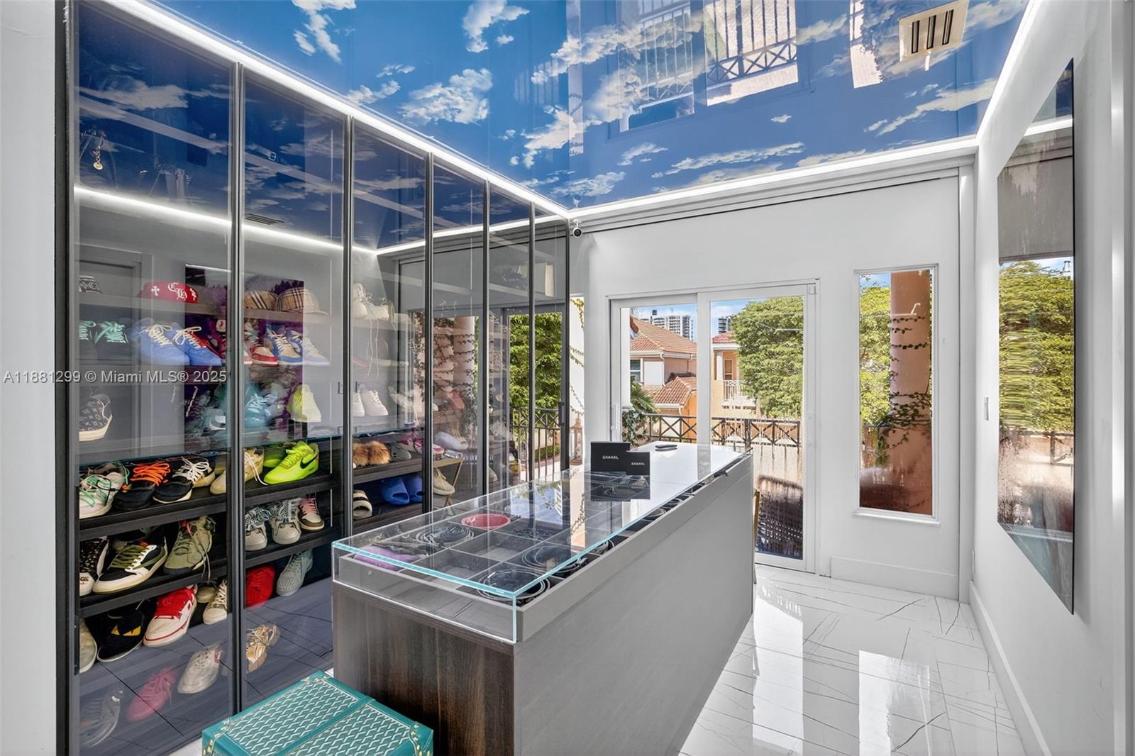 ISLAND WAY - Residential