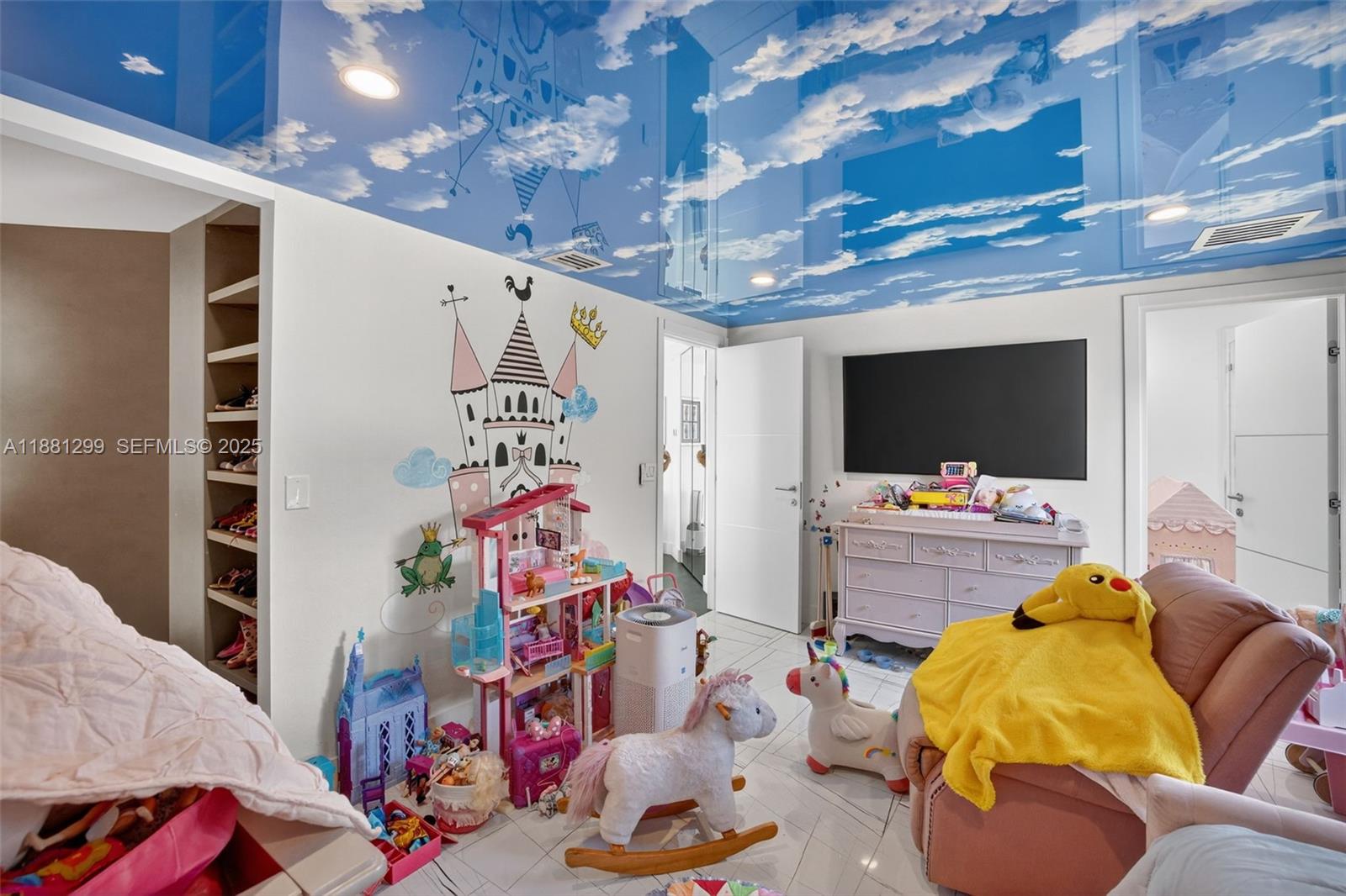 ISLAND WAY - Residential