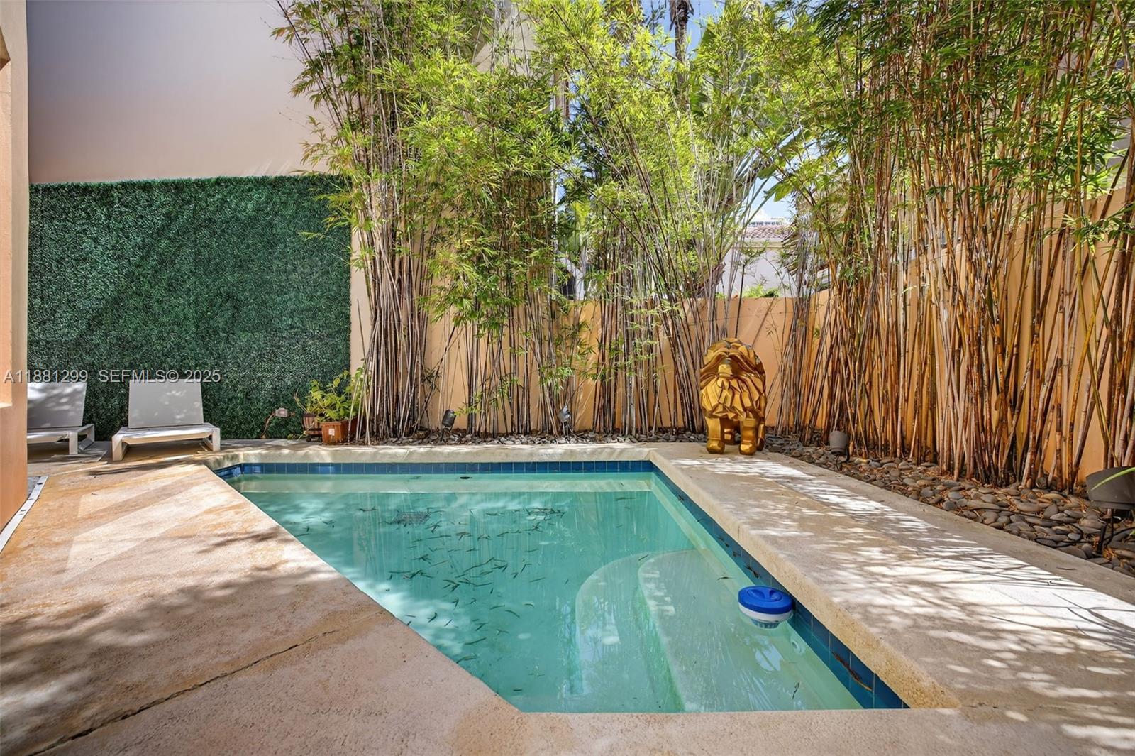 ISLAND WAY - Residential