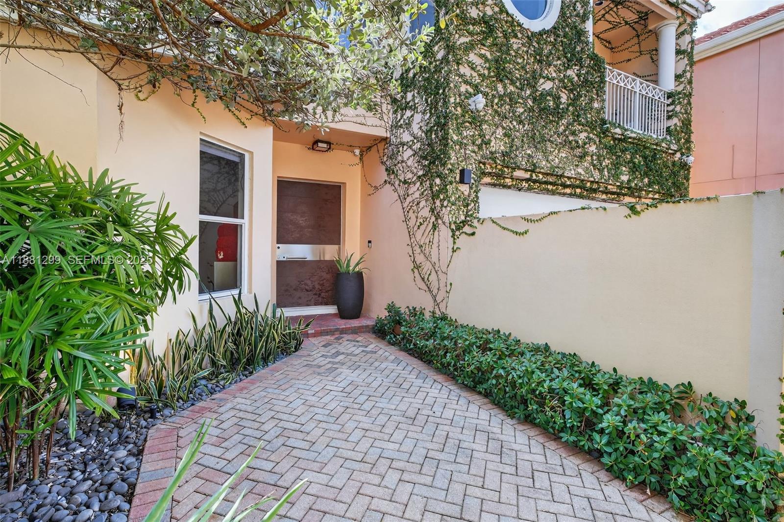 ISLAND WAY - Residential