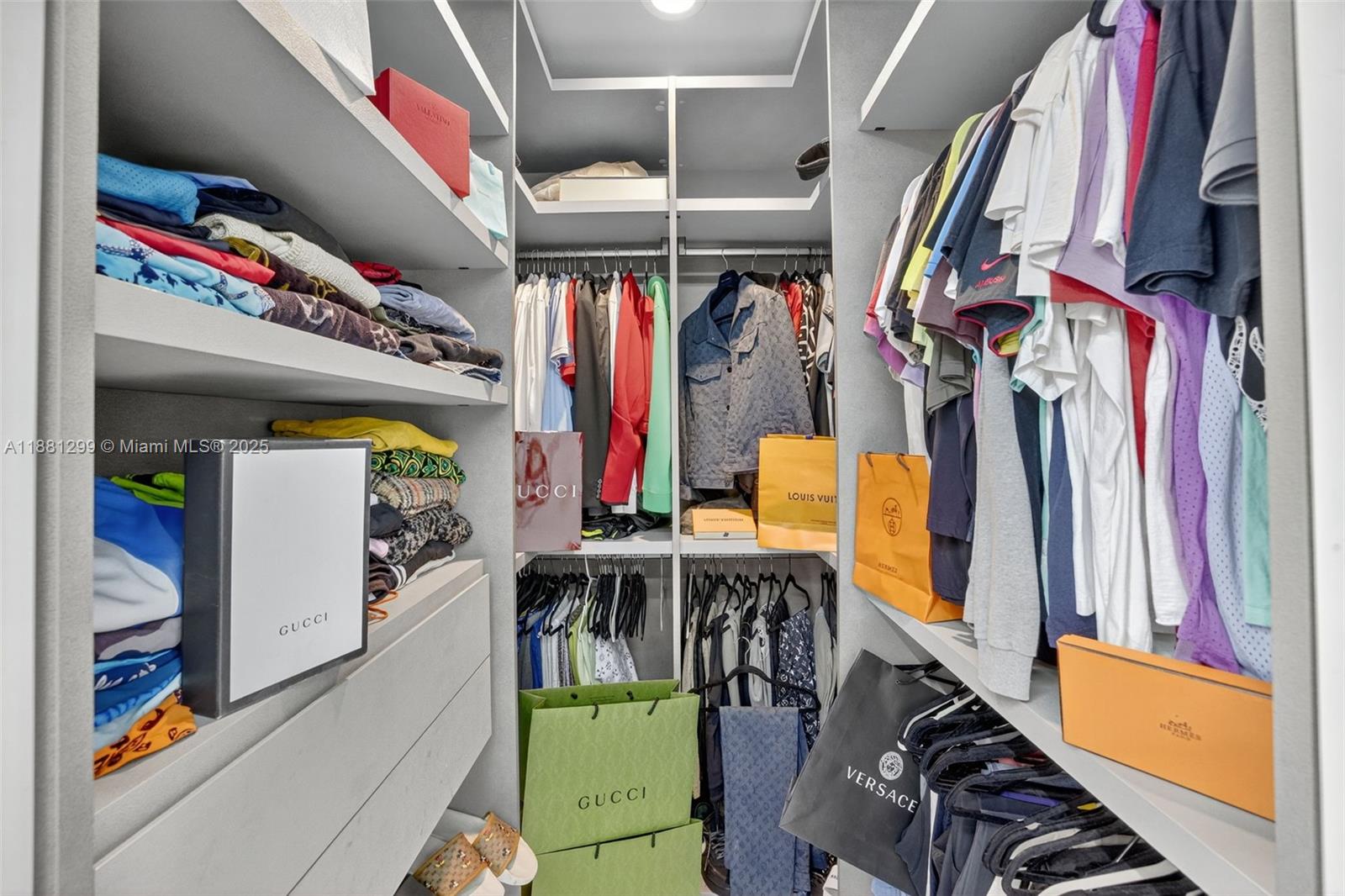 ISLAND WAY - Residential