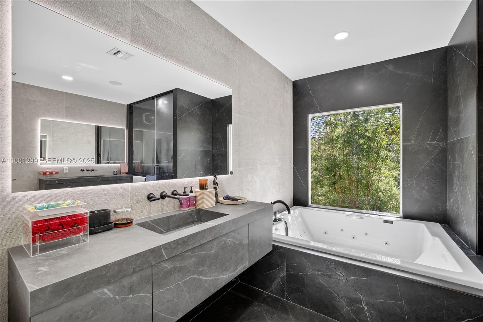 ISLAND WAY - Residential