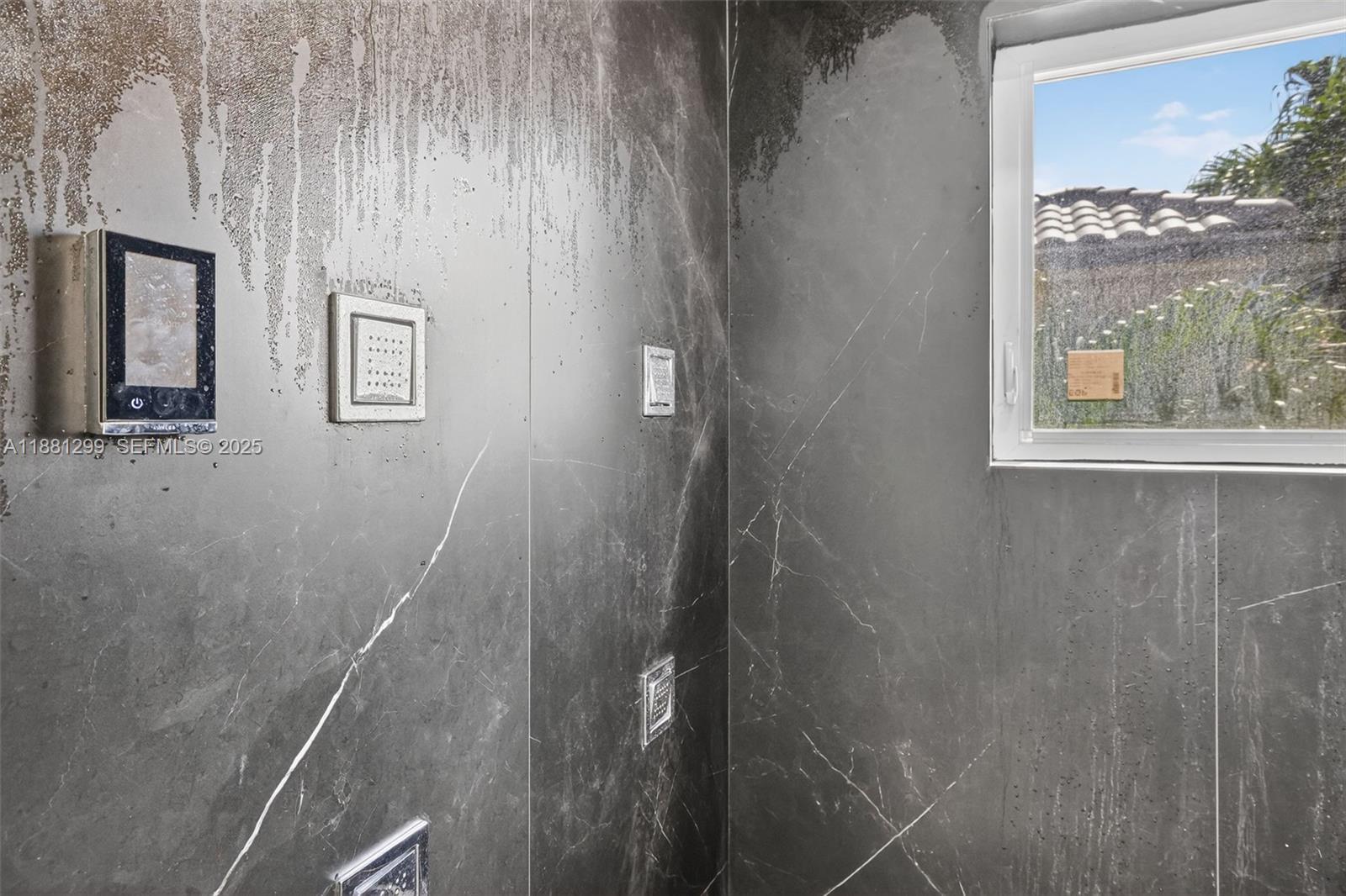 ISLAND WAY - Residential