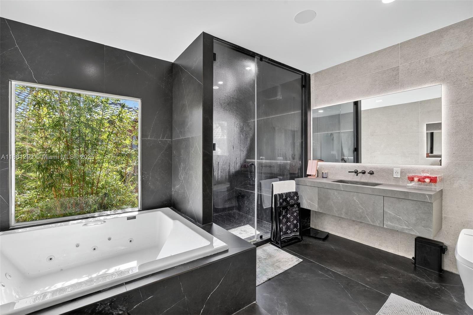 ISLAND WAY - Residential