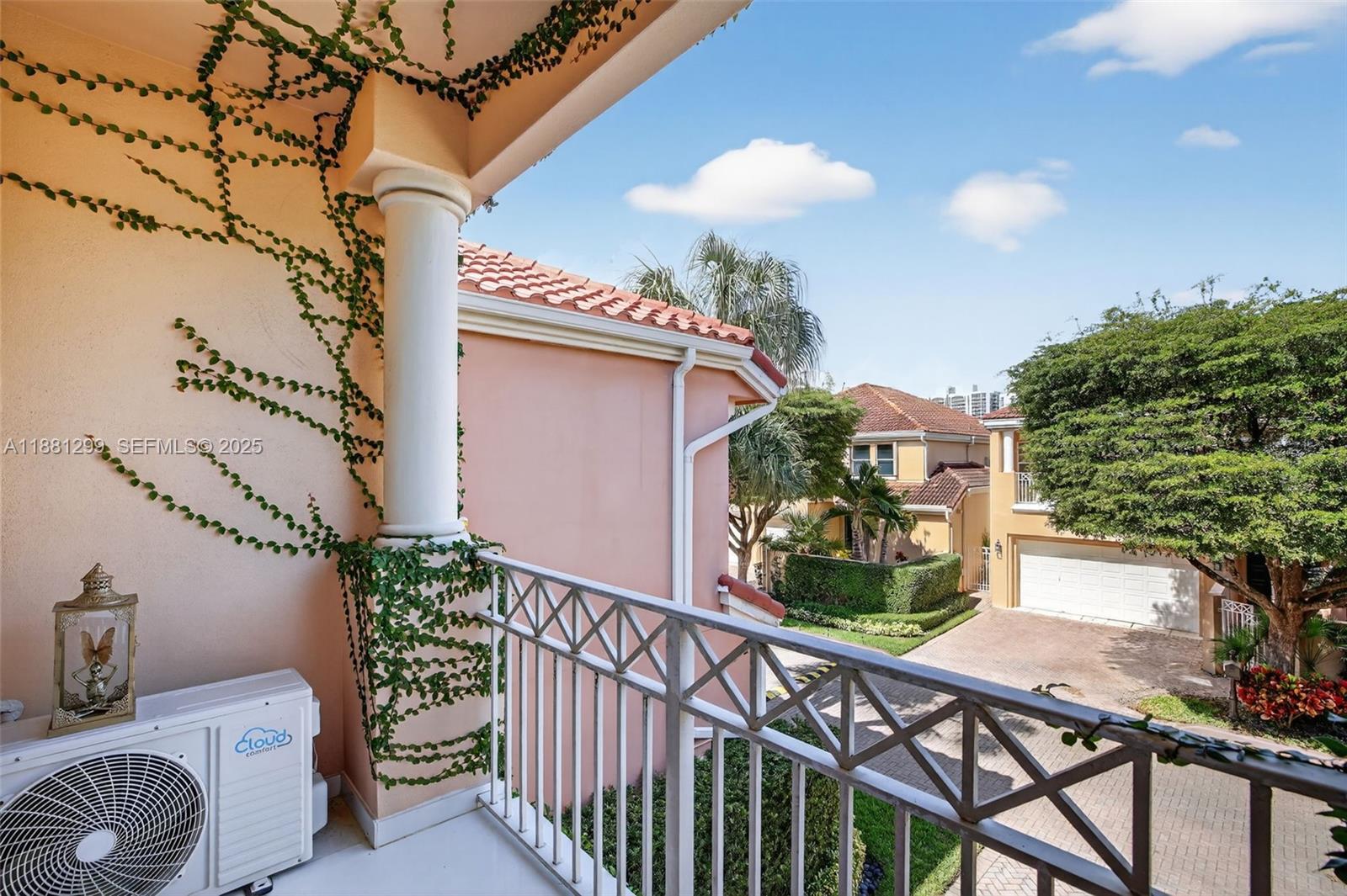 ISLAND WAY - Residential