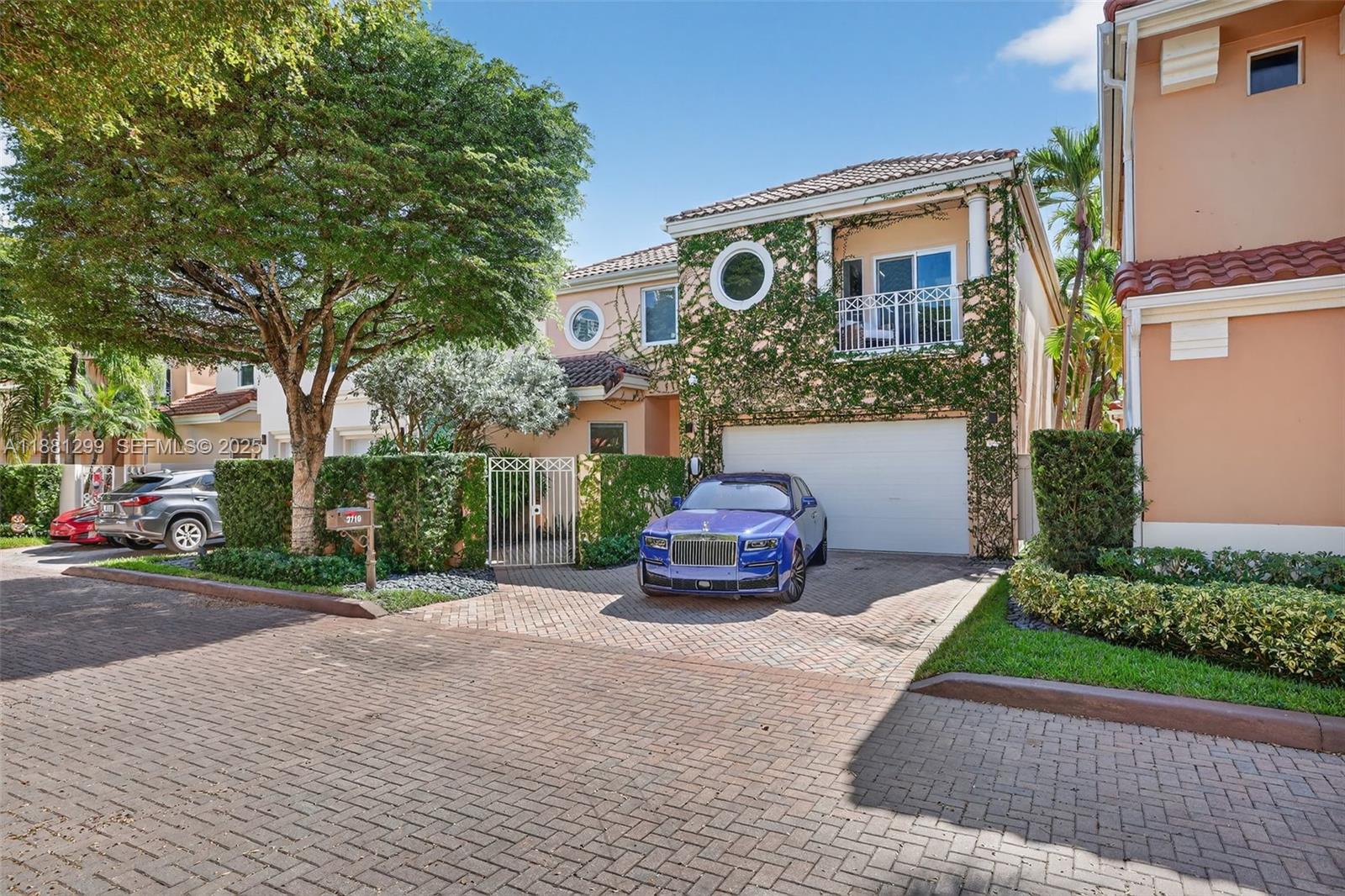 ISLAND WAY - Residential