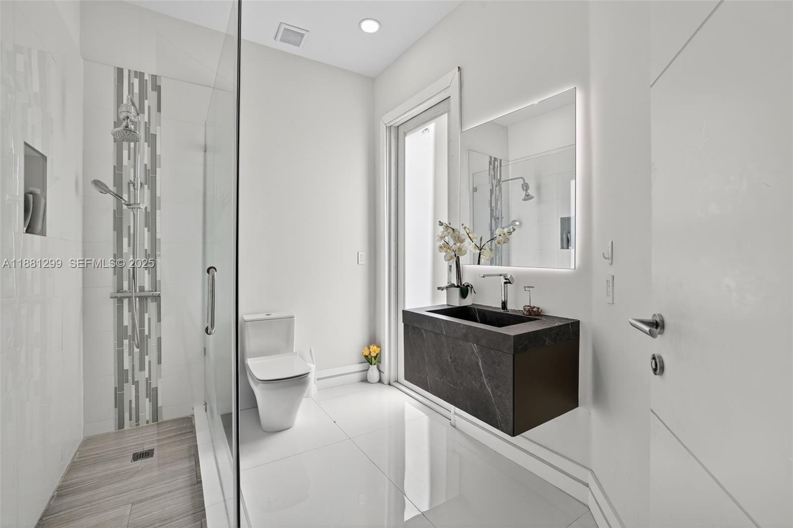 ISLAND WAY - Residential