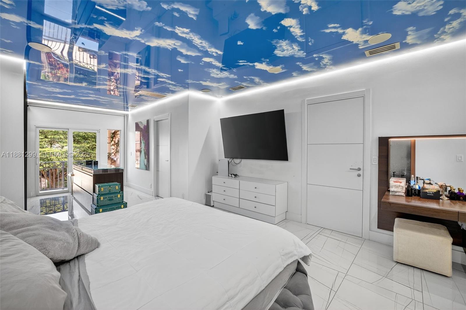 ISLAND WAY - Residential