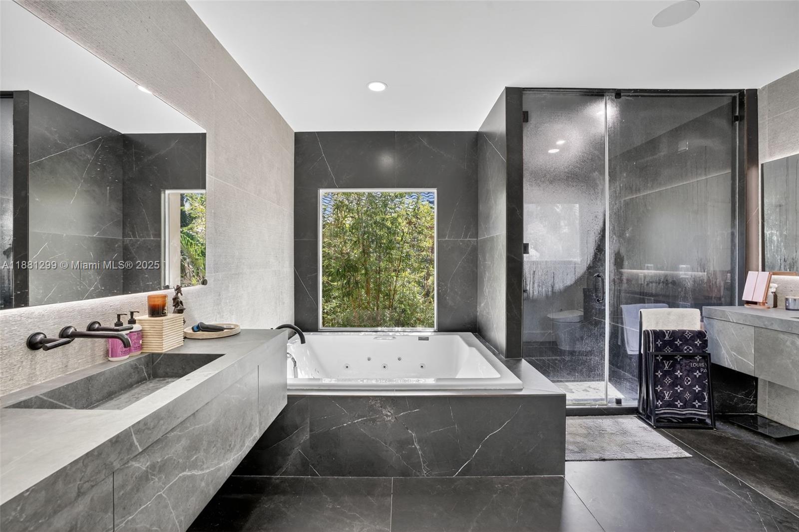 ISLAND WAY - Residential